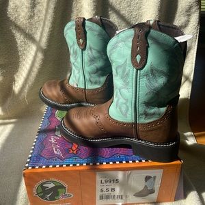 Justin Gypsy Womens pull on boots, waterproof, size 5.5, New